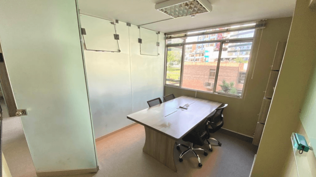 Oficina para 4 personas en la sede de San Isidro, Calle Las Camelias